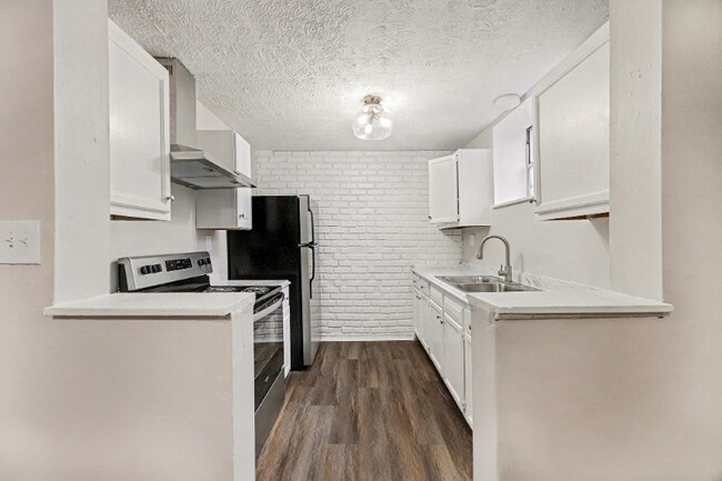 Building Photo - 566 Glenwood Ave