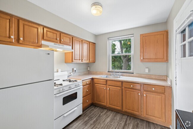 Apartamento renovado de 1 dormitorio y 1 baño - 600 pies cuadrados - Cocina - Knoxville Manor