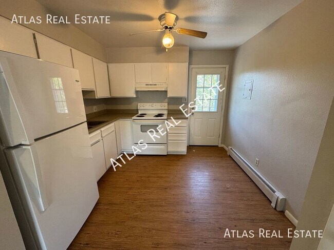 Building Photo - Charming 2-Bedroom Apartment Close to UCCS...