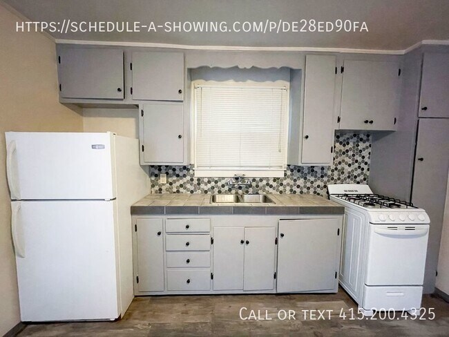 Building Photo - Charming One Bedroom Apartment