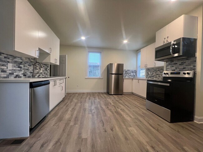 Foto del edificio - Updated 1BR Apartment Now Available