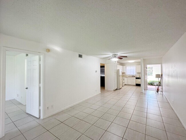 Foto del edificio - 3000 Norwood Pl