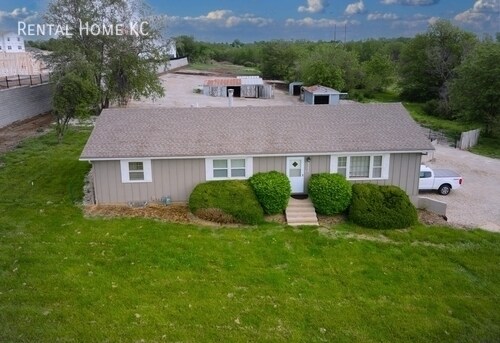 Foto principal - 23250 W 75th St