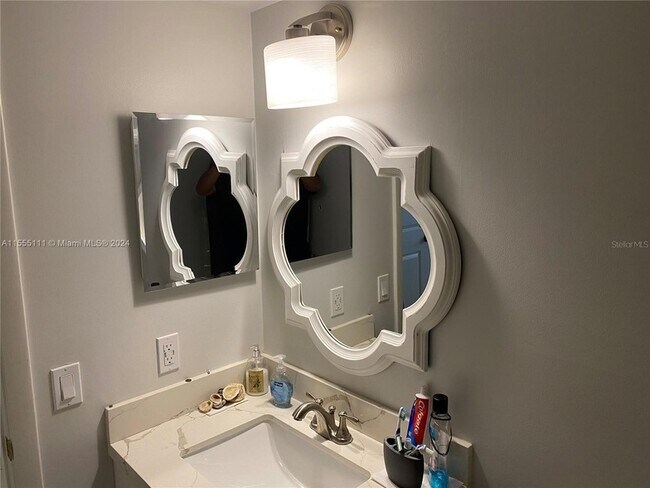 Foto del edificio - 2205 S Cypress Bend Dr