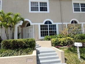 Building Photo - 232 Columbia Dr