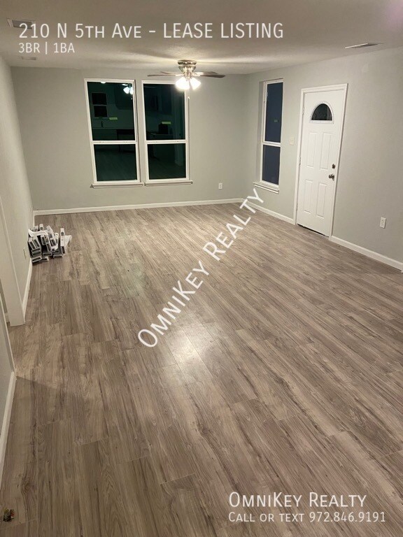 Foto del edificio - 210 N 5th Ave