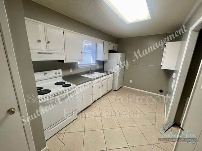 Building Photo - 2160 Merriman St