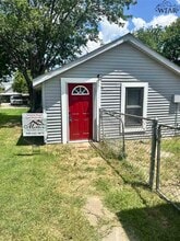 Building Photo - 2205 Taylor St