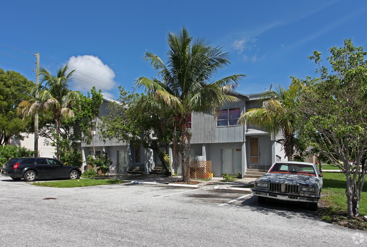 Primary Photo - 3107 NW 5th Ter