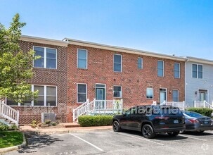 Building Photo - 711 S Laurel St