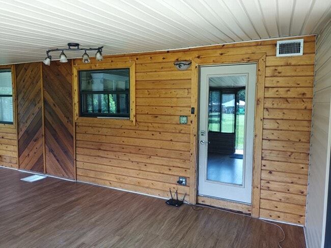 Foto del edificio - 471 Logan Ave