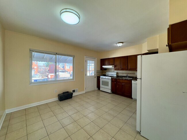 Foto del edificio - Charming 3 Bedroom/2 Bathroom Townhome in Violetville MD!