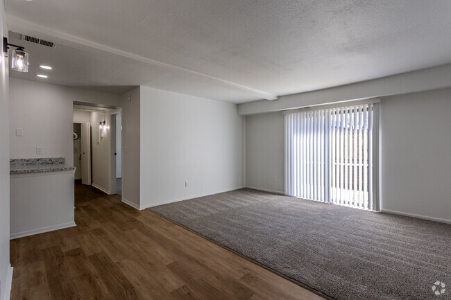 1BR Garden Flat - 660SF (Remodeled) - Market Mohawk Apartments