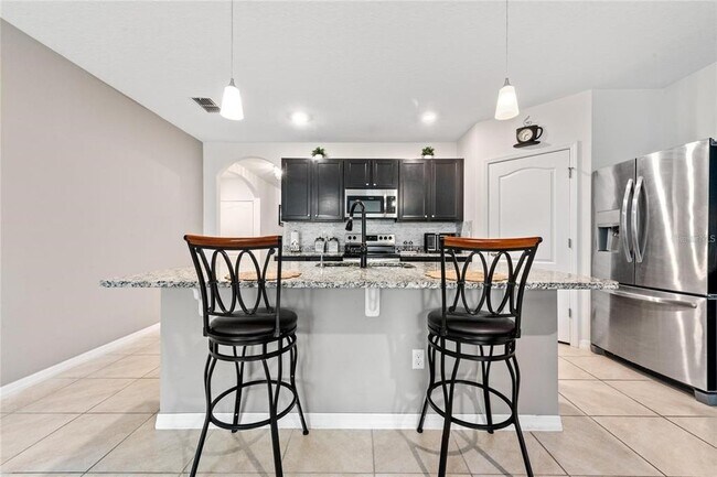 Building Photo - 205 Tanglewood Dr