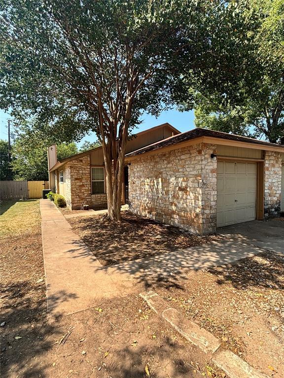 Building Photo - 1013 Bird Creek Dr