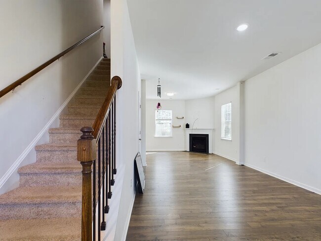 Foto del edificio - 5012 Jamie Sloop Ln