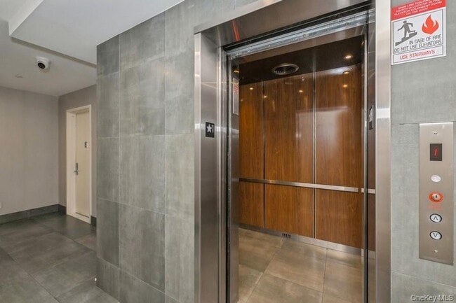 Foto del edificio - 1251 E 19th St