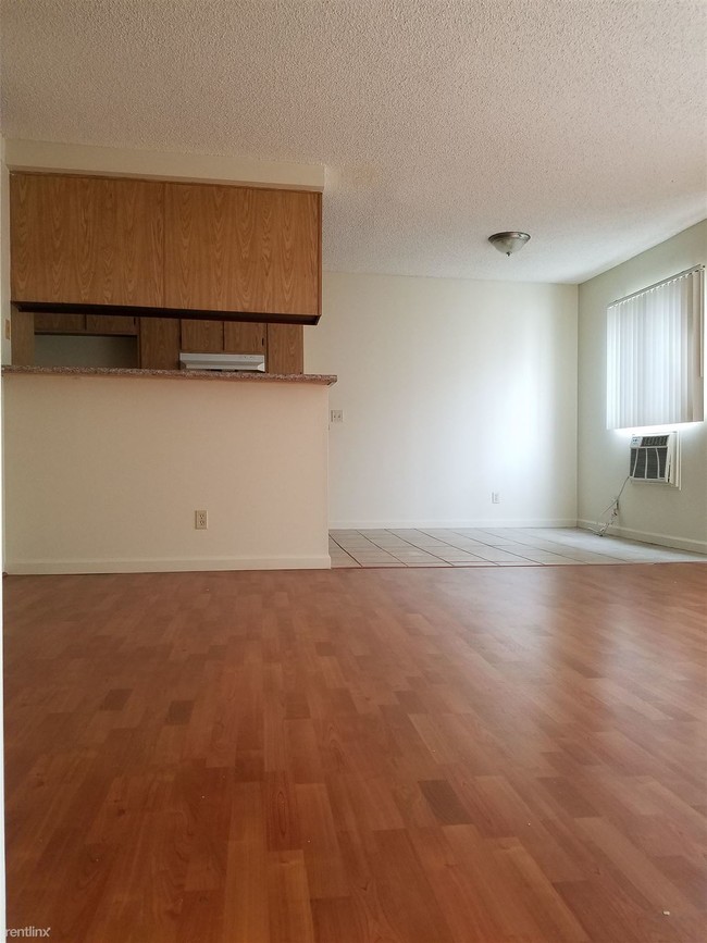 Building Photo - 1 br, 1 bath  - 823 Fedora St  in Korea Town