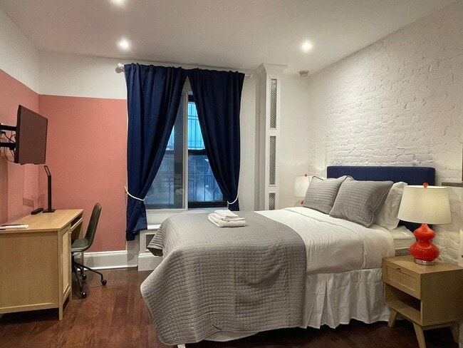 Photo - 138 E 37th St Apartments