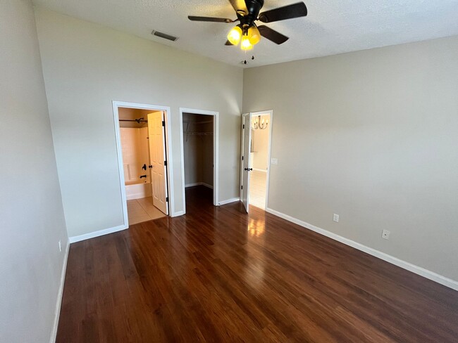 Building Photo - 765 Luminary Cir
