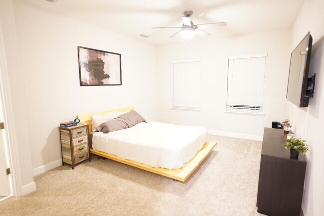Building Photo - 11475 Surfline Ct