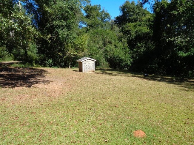 Building Photo - Wow, 2000+ sqft, 3 beds, 2 bath, huge gara...