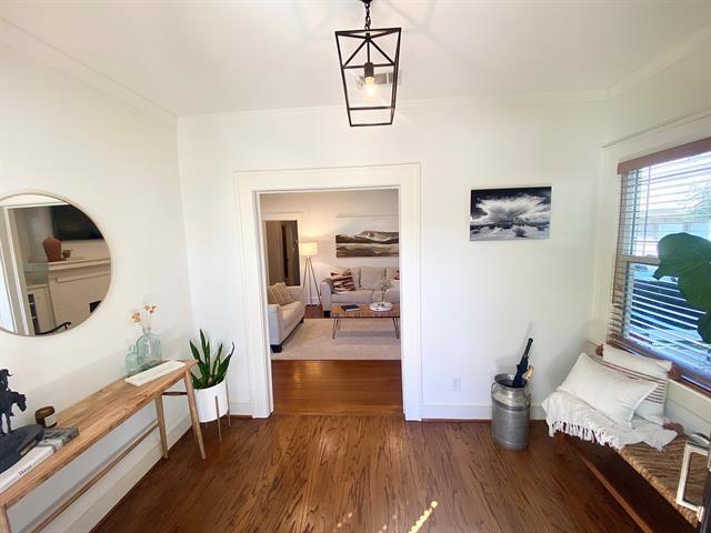 Foto del edificio - 4620 Birchman Ave