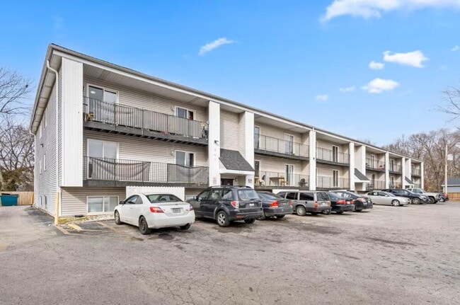 Building Photo - 865 S Douglas Ave