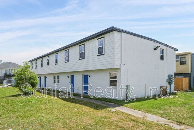 Foto del edificio - 7760 N Coronet Ct