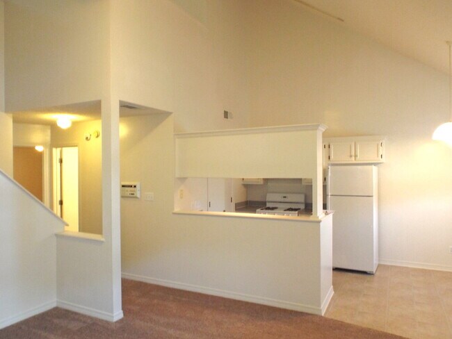 Foto del edificio - Spacious 2-Story Home with Fenced Yard and...