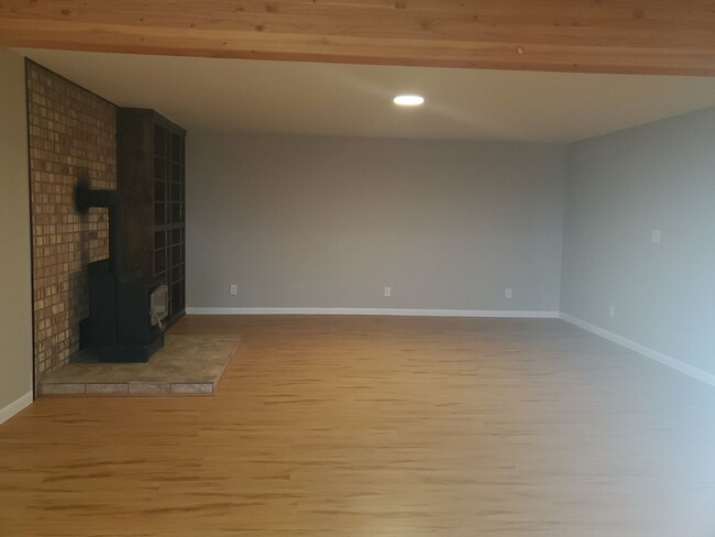 Building Photo - 3bed 1bath Duplex - Lower Level