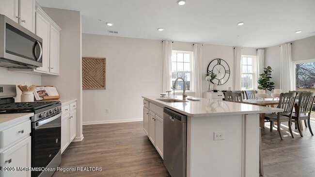 Building Photo - 10 Mantoloking Dr