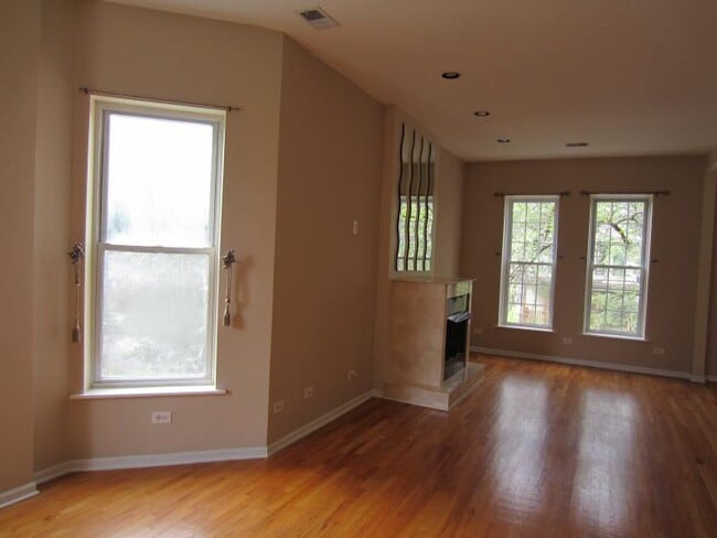 Foto del edificio - 4321 S. Ellis Ave, 2S