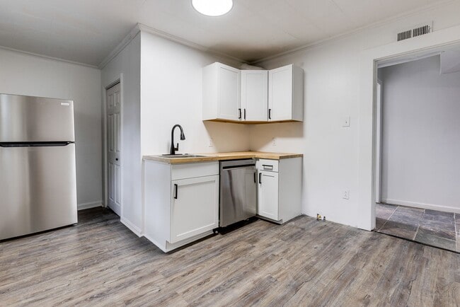 Photo - 955 E Warrington Ave Apartment