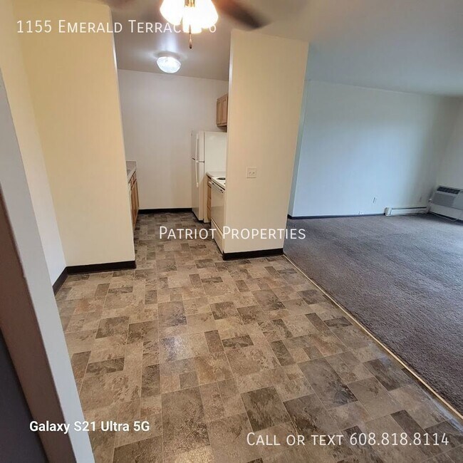 Building Photo - 2 bedroom/ 1 bath apartment in Sun Prairie...