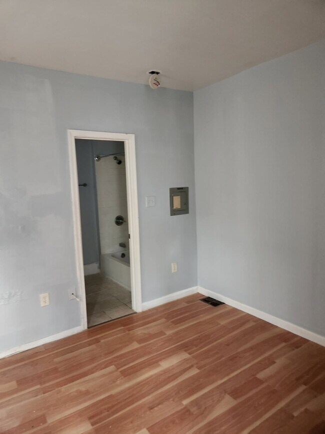 Foto del edificio - 2422 N Charles St