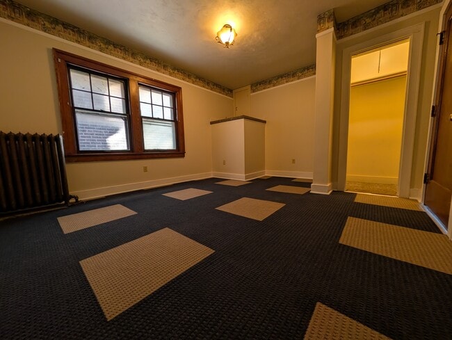 Building Photo - 121 W Comanche Ave