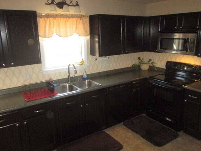 Building Photo - Stunning four bedroom two and a half bath home located in Brookstone subdivision. Covered front p...