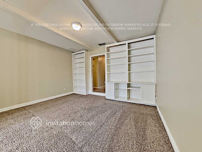 Building Photo - 384 St Dunstan Way
