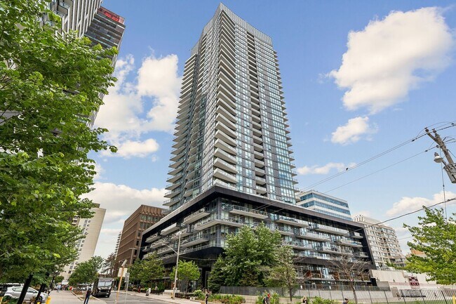 Building Photo - 30 Roehampton Ave