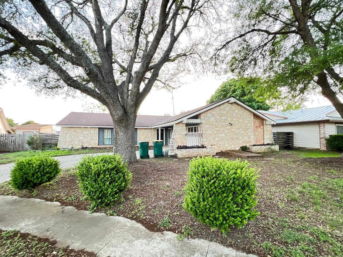 Foto principal - 11705 Smoking Oaks St