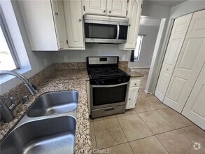 Building Photo - 36 Birchwood Ln