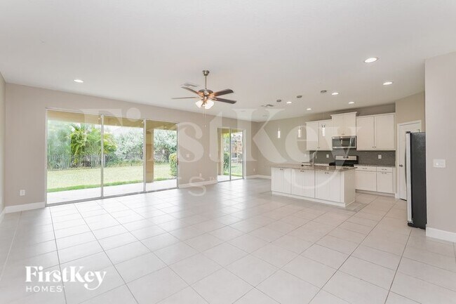 Foto del edificio - 7512 Lantern Park Ave