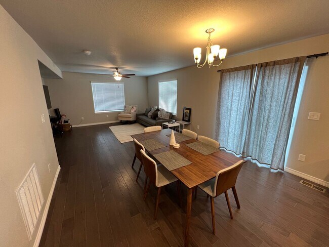 Foto del edificio - Spacious 4 Bed 4 Bath Home in Meridian Ran...