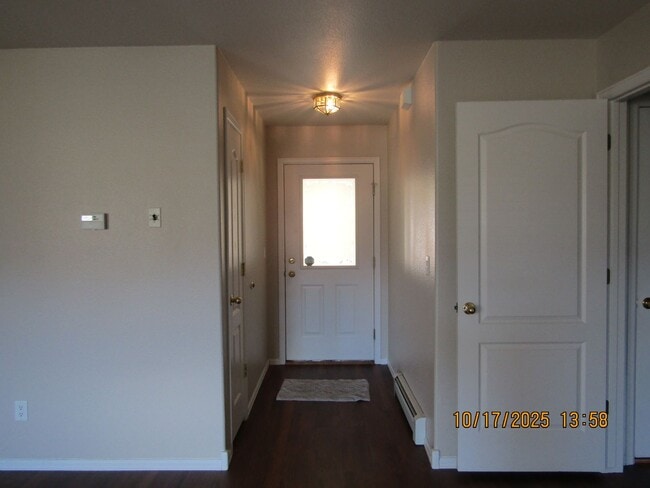Building Photo - Charming Home!