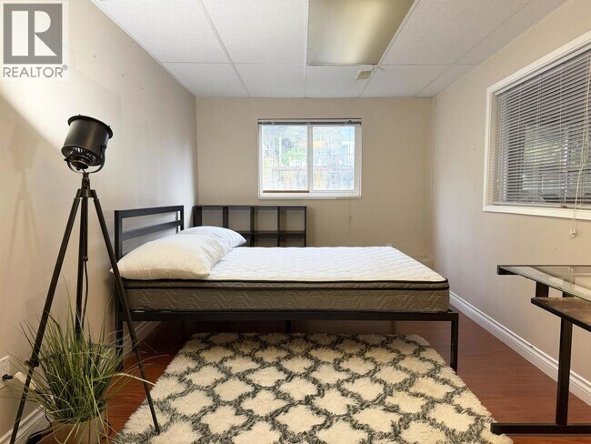 Photo du bâtiment - 48xx McKee Pl