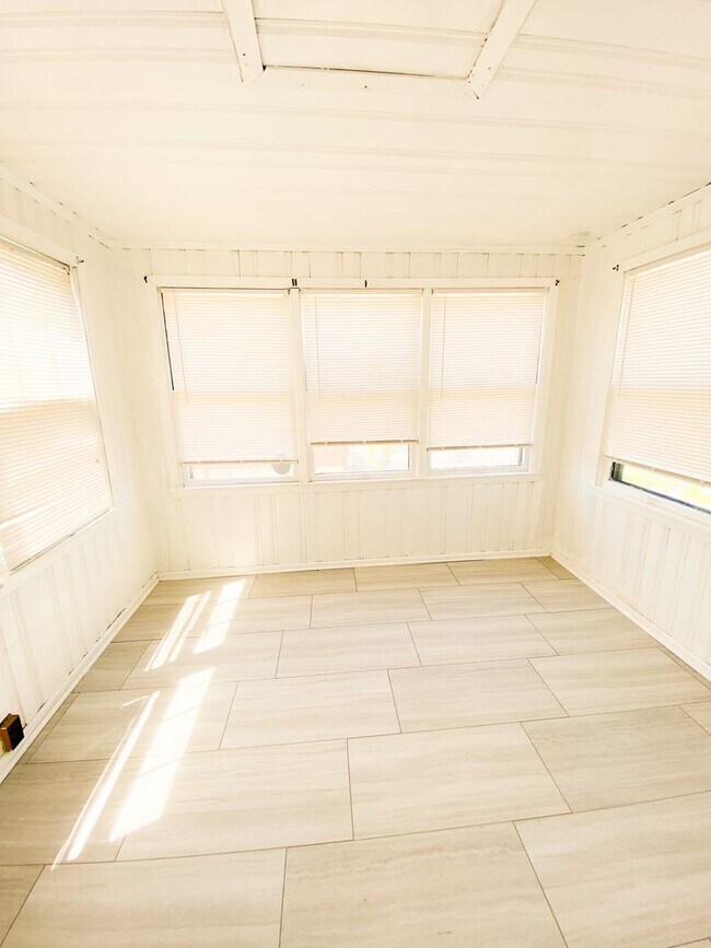 Foto del edificio - Spacious 2 bed/1 bath Apartment Just South of Cherokee!