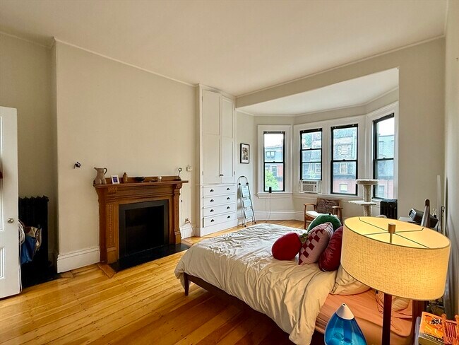 Building Photo - 354 Marlborough St