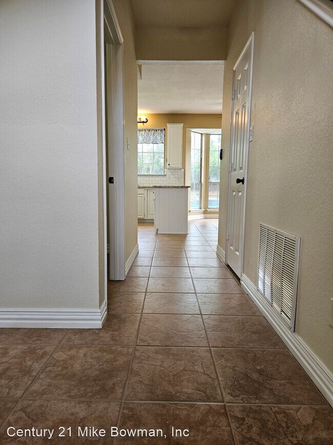 Foto del edificio - 4 br, 2 bath House - 3222 Mapleridge Dr.