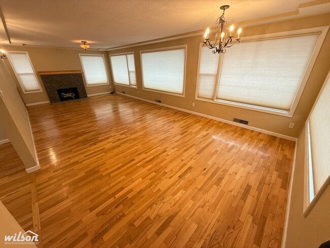 Building Photo - Beautiful 3-Bedroom Stunning Stone Home with Breathtaking Valley Views!